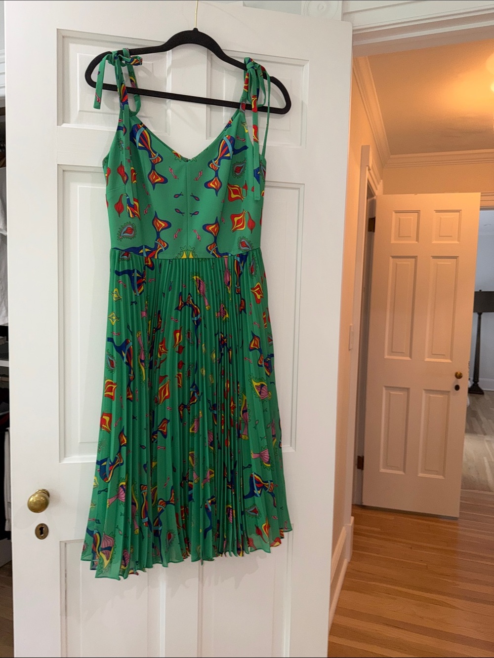Green Printed Tie-Shoulder Pleated Midi Dress with V-Neck